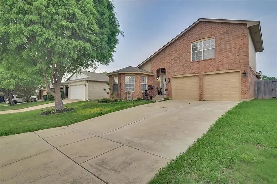 525 Berryhill Drive, Mansfield, TX 76063 - Image #2