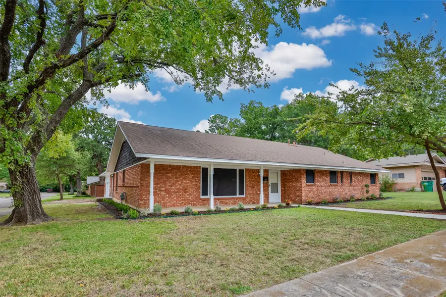 402 Melody Lane, Gainesville, TX 76240 - Image #2