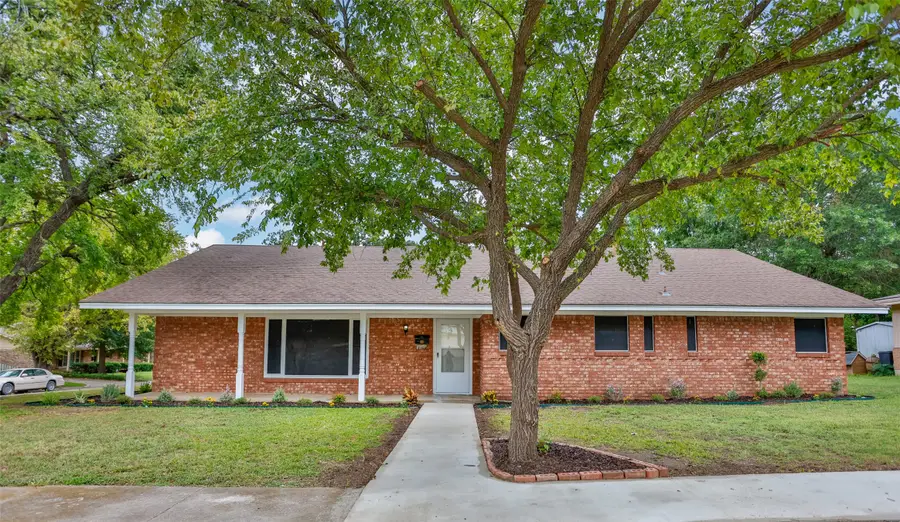 402 Melody Lane, Gainesville, TX 76240 - Image #3