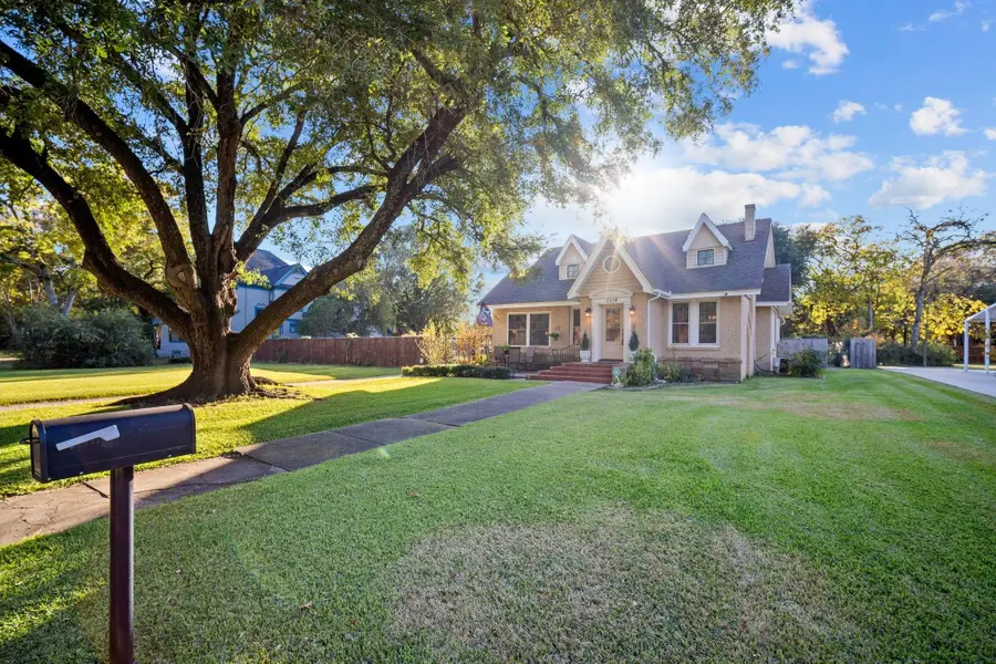 1114 S Crockett Street, Sherman, TX 75090 - Image #2