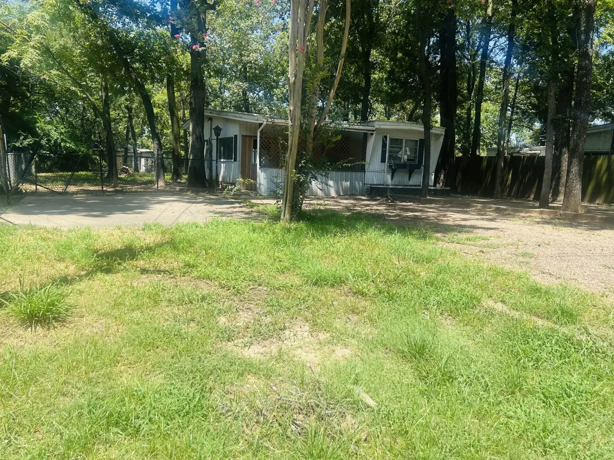 305 Live Oak Lane, Mabank, TX 75156 - Image #1