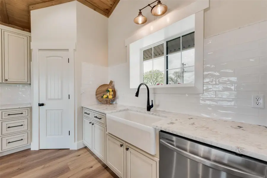 160 Quail Run Court, Decatur, TX 76234 - Image #3