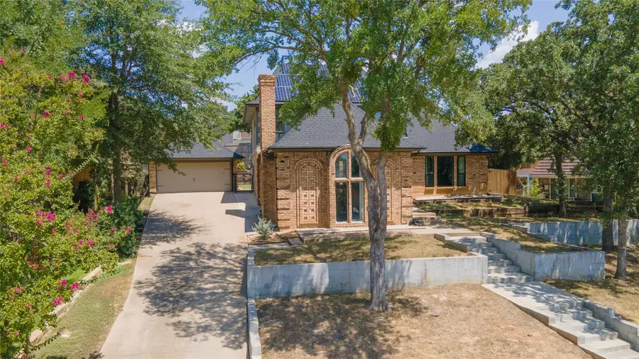 817 Shady Lake Drive, Bedford, TX 76021 - Image #3