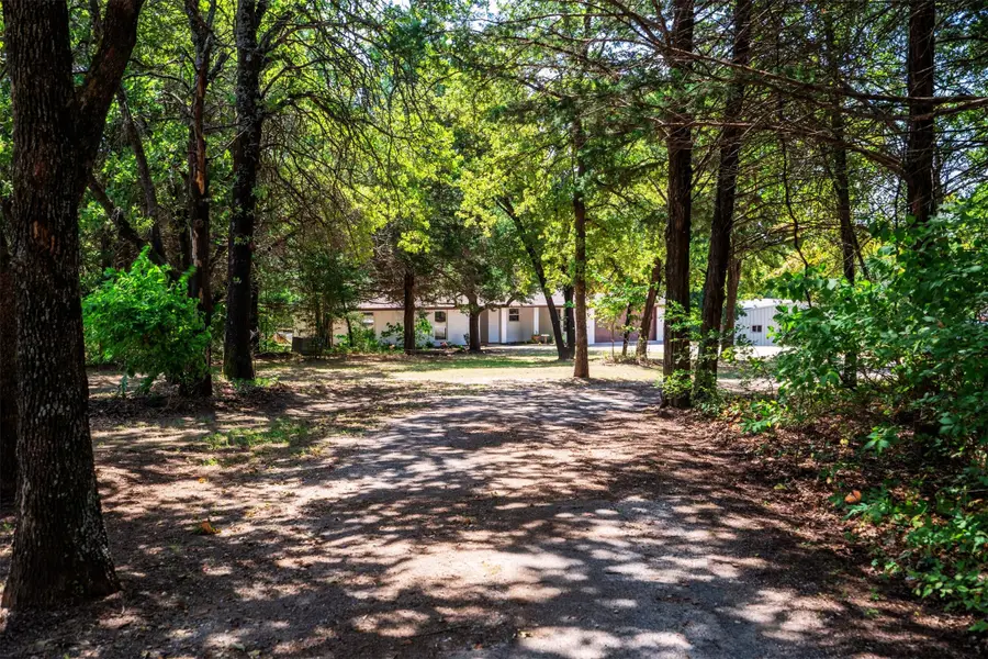 790 Sleepy Hollow Lane, Valley View, TX 76272 - Image #2