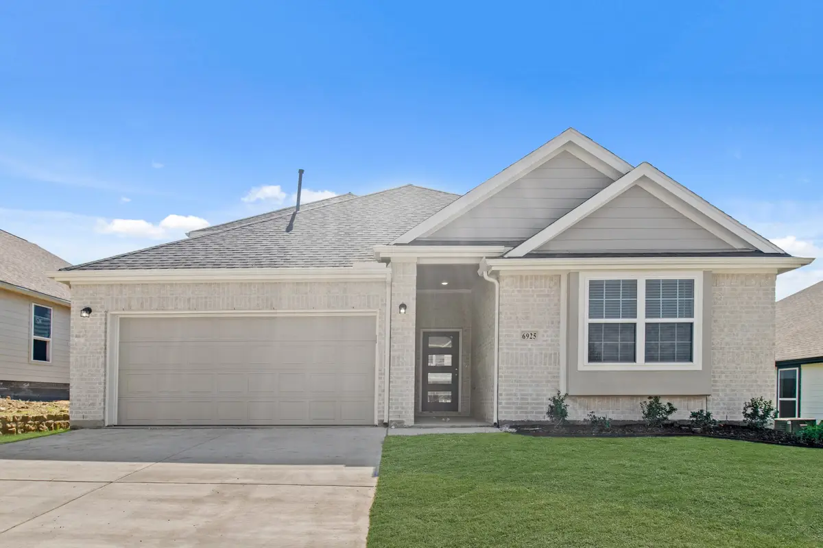 6925 Night Owl Lane, Fort Worth, TX 76036 - Image #1