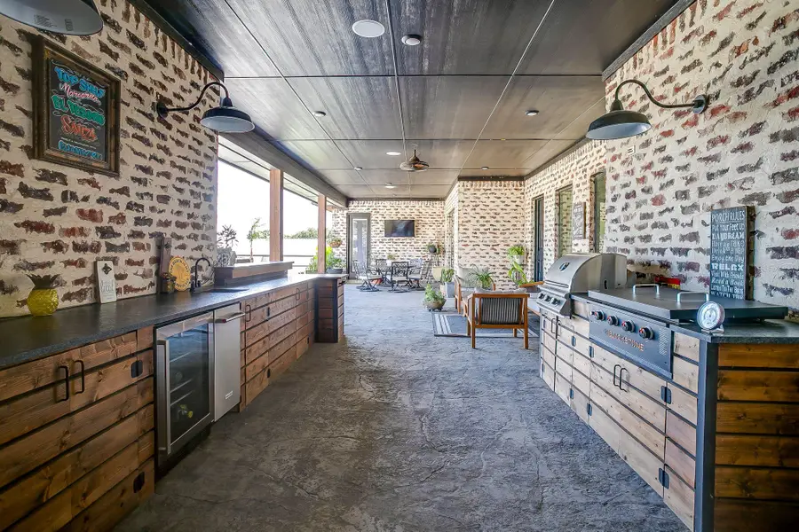 312 Pear Valley Lane, Burleson, TX 76028 - Image #3