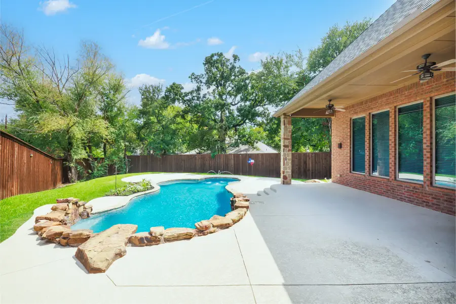 609 Knott Court, Euless, TX 76039 - Image #3