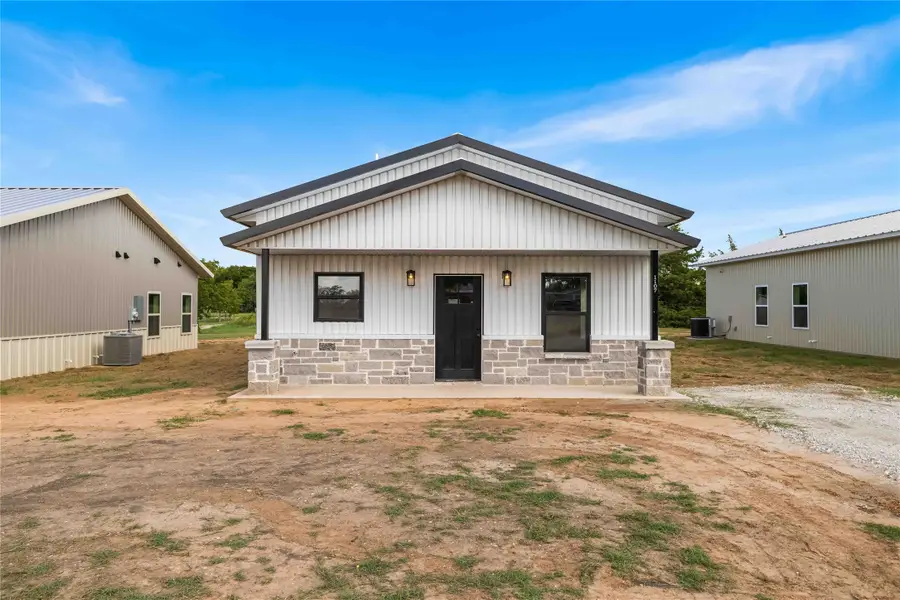 1107 E Navarro Avenue, Mart, TX 76664 - Image #2
