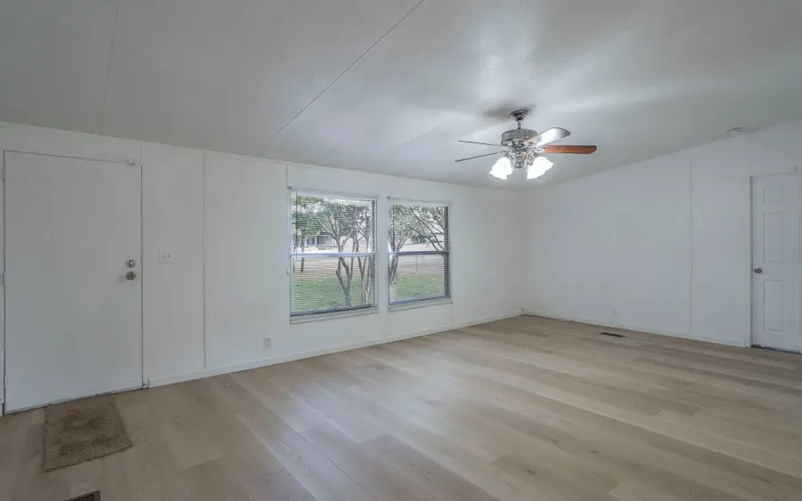 502 Windy Lane, Southmayd, TX 75092 - Image #3