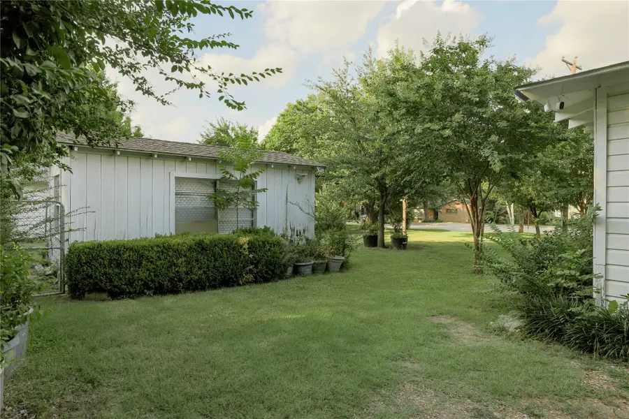 422 Smith Street, Grapevine, TX 76051 - Image #2