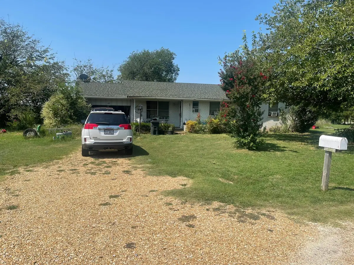 209 Davenport, Italy, TX 76651 - Image #1