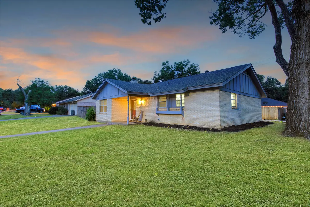 853 Royal Terrace, Hurst, TX 76053 - Image #1