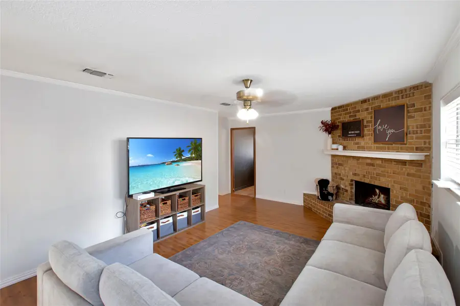 853 Royal Terrace, Hurst, TX 76053 - Image #2