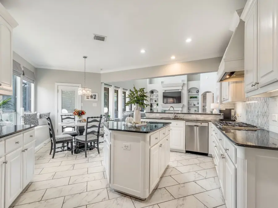 2806 Spring Oaks Drive, Highland Village, TX 75077 - Image #3