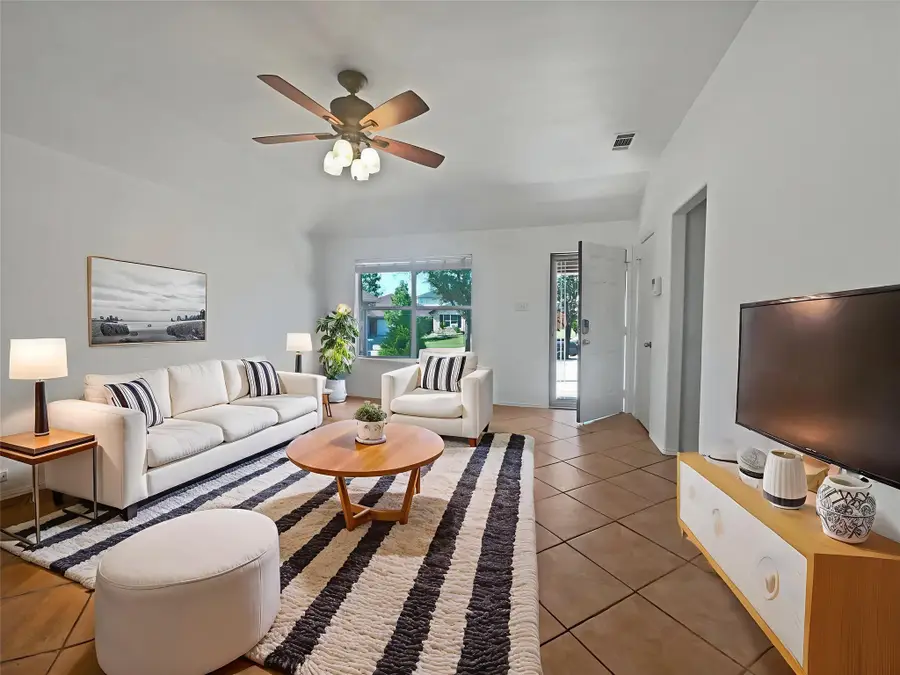 1933 Sampsell Drive, Southwest Dallas, TX 75051 - Image #2