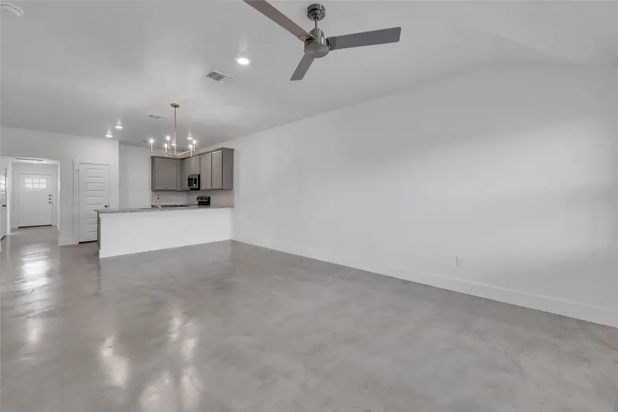 1202 S College Avenue, Troy, TX 76579 - Image #3