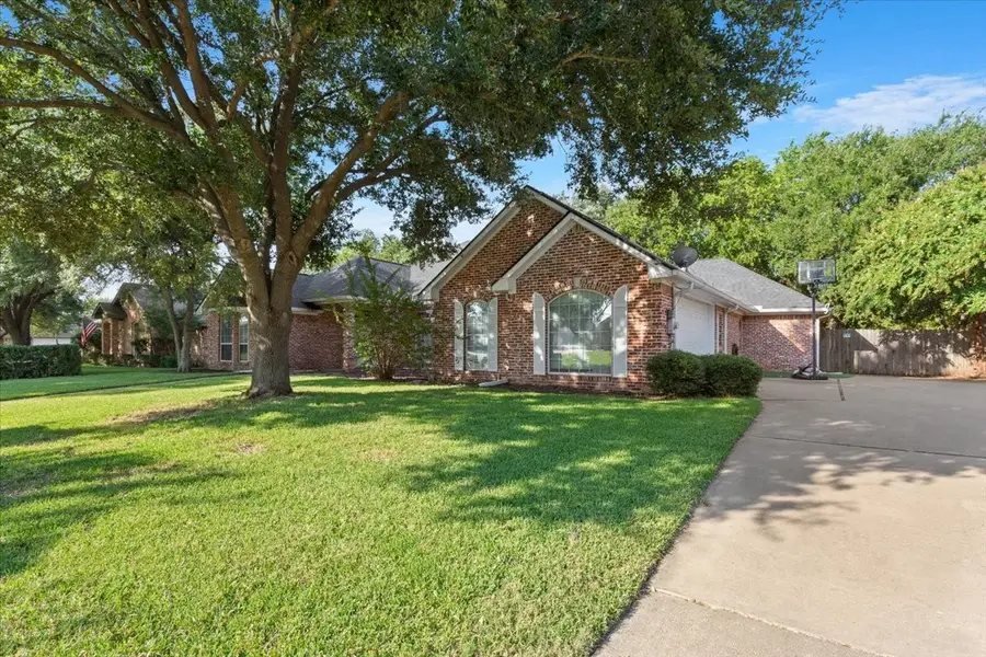 9412 Silverthorn Drive, Waco, TX 76708 - Image #2