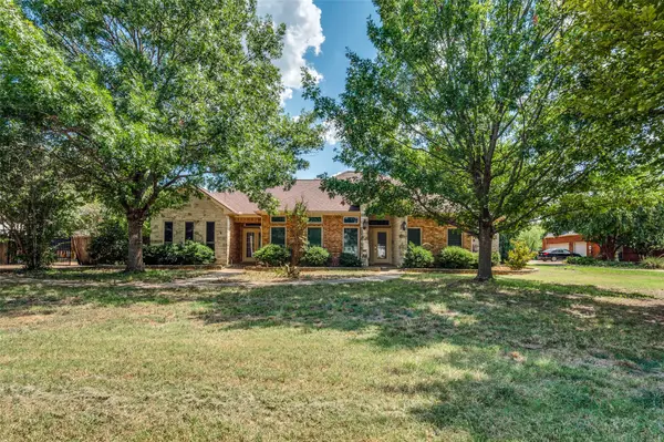 2852 S Lakeview Drive, Cedar Hill, TX 75104