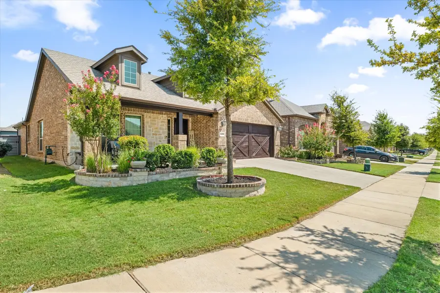 1405 Summit View Lane, Aubrey, TX 76227 - Image #2