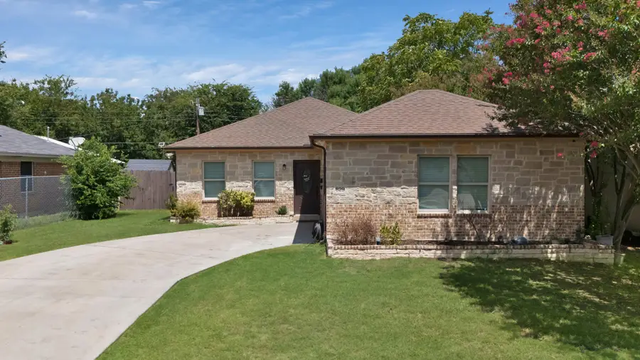 829 Lexington Drive, Lancaster, TX 75134 - Image #2