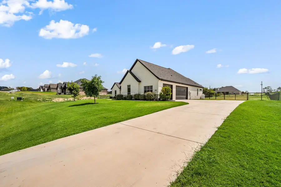313 Oak Meadow Lane, Weatherford, TX 76085 - Image #2