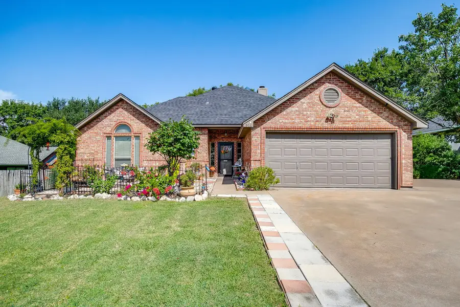 944 Brown Crest Road, Burleson, TX 76028 - Image #3