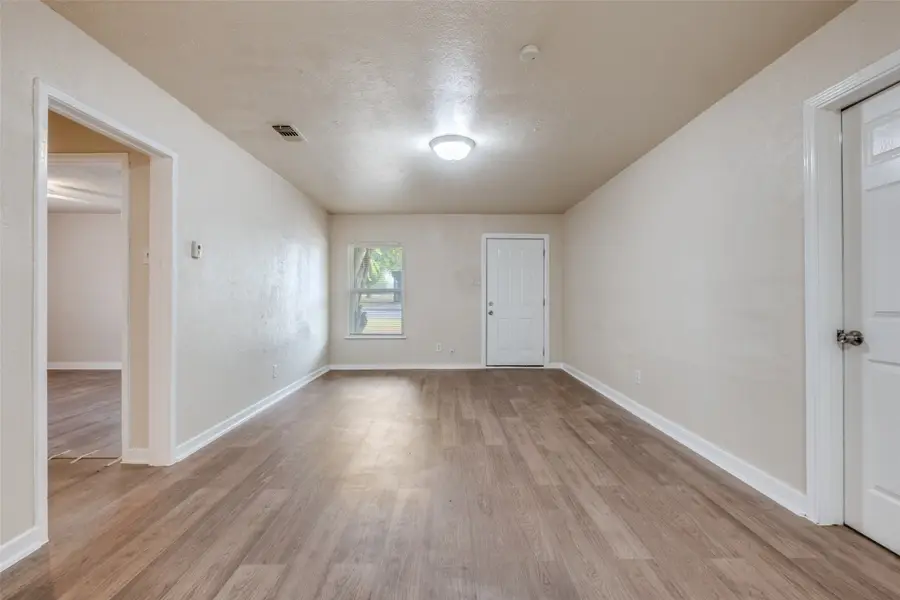 133 W Hobson Avenue, Dallas, TX 75224 - Image #2