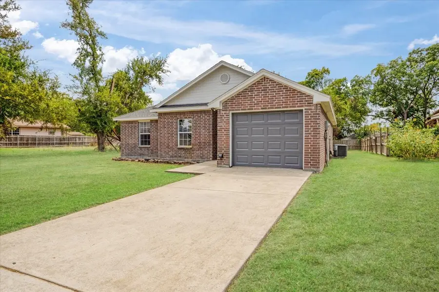 700 E 6th Street, Bonham, TX 75418 - Image #2