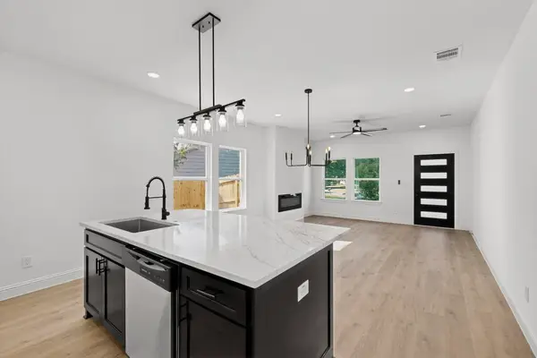 1308 Daffan Avenue, Ennis, TX 75119