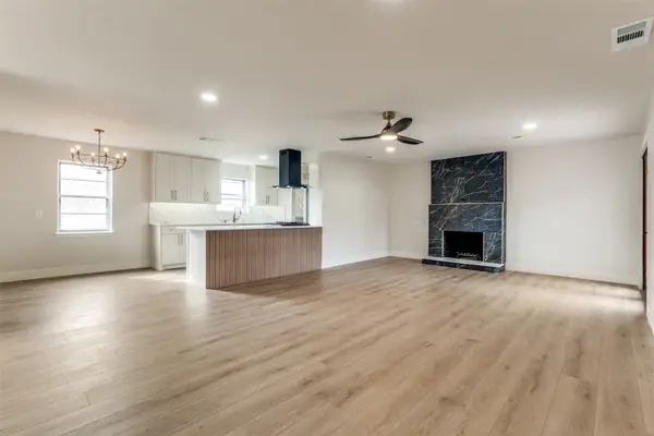 6225 N Jim Miller Road, Dallas, TX 75228