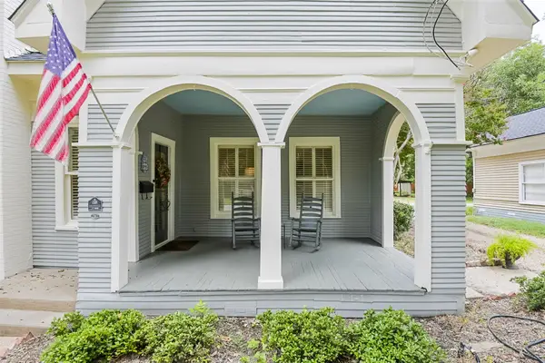 311 E Marvin Avenue, Waxahachie, TX 75165