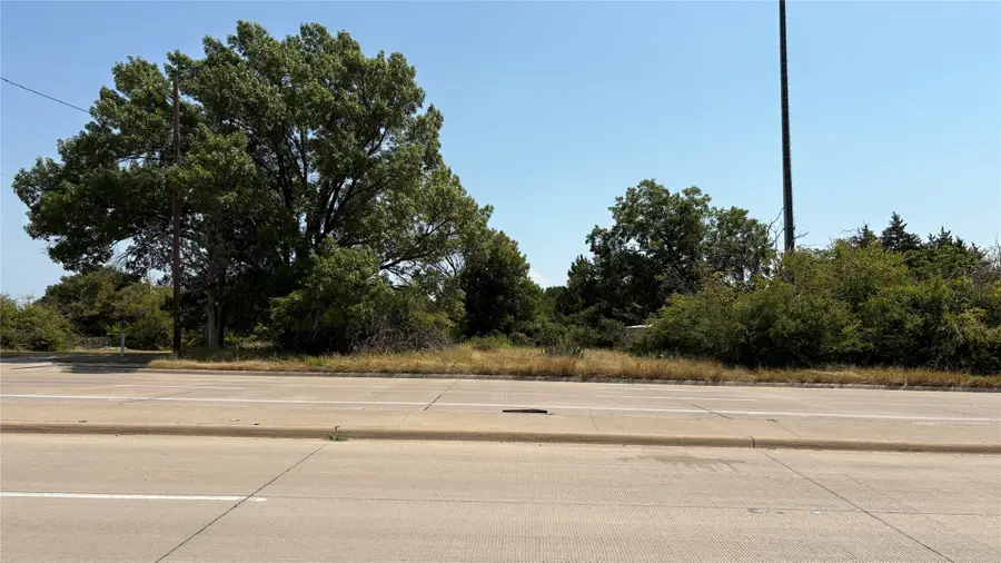 4560 N University Hills Boulevard, Lancaster, TX 75134 - Image #2