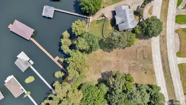 5617 S Lakeshore Drive, Shreveport, LA 71119