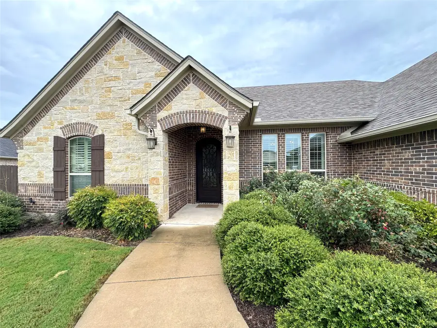 3108 Windcrest Court, Granbury, TX 76049 - Image #3