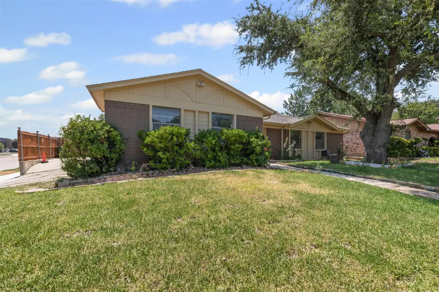 100 Countryside Drive, Arlington, TX 76014 - Image #2