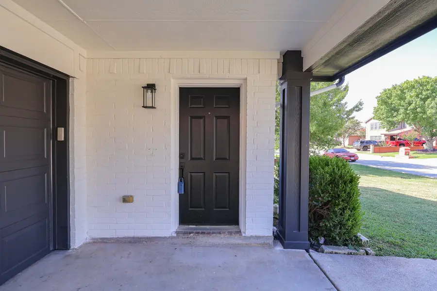 7213 Autumn Run Drive, Forest Hill, TX 76140 - Image #3