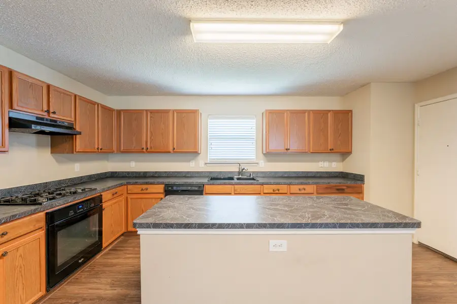 2113 Lone Pecan Drive, Mesquite, TX 75181 - Image #2