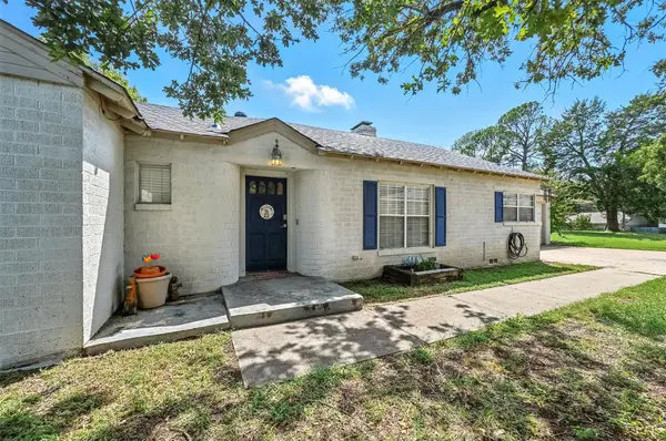 1204 Princess Lane, Hurst, TX 76053
