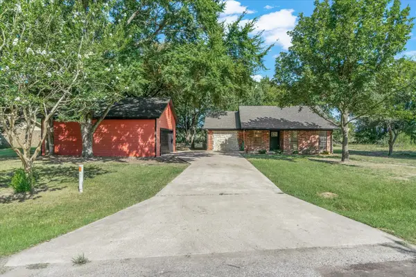910 Willow Drive, Wills Point, TX 75169