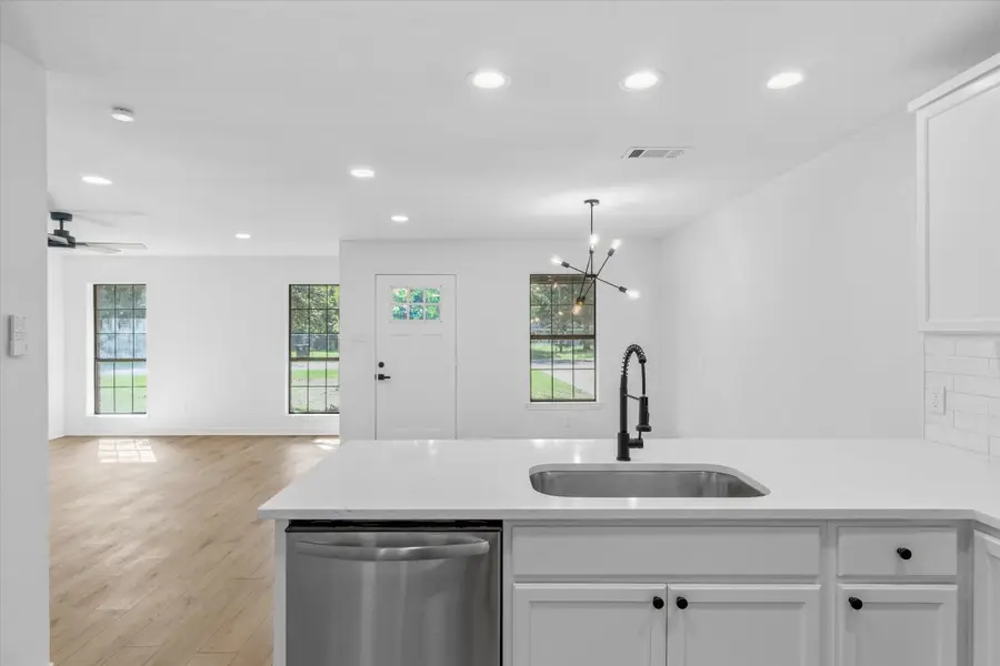 910 Willow Drive, Wills Point, TX 75169 - Image #3