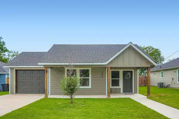 304 Thomas Street, Terrell, TX 75160