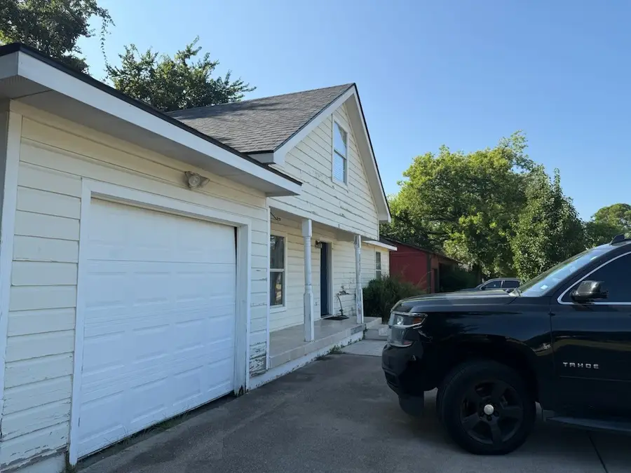 624 Harrison Lane, Hurst, TX 76053 - Image #2