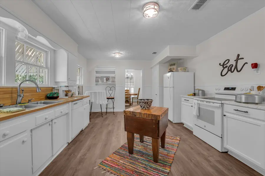 1002 W 3rd Street, Clifton, TX 76634 - Image #3