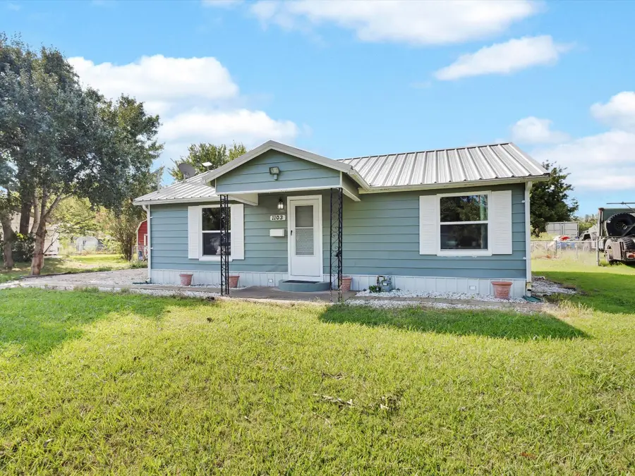 1103 Commerce Street W, Honey Grove, TX 75446 - Image #2
