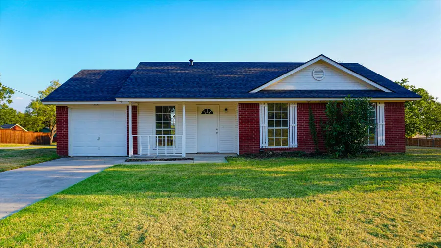 728 E 3rd Street, Springtown, TX 76082 - Image #2