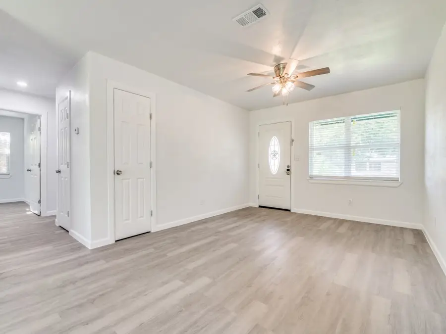 525 Moonlight Drive, Garland, TX 75040 - Image #3