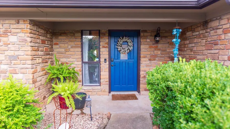 1007 Laguna Vista Court, Granbury, TX 76048 - Image #2