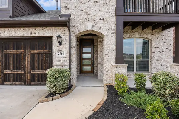 2744 Richard Street, Burleson, TX 76028