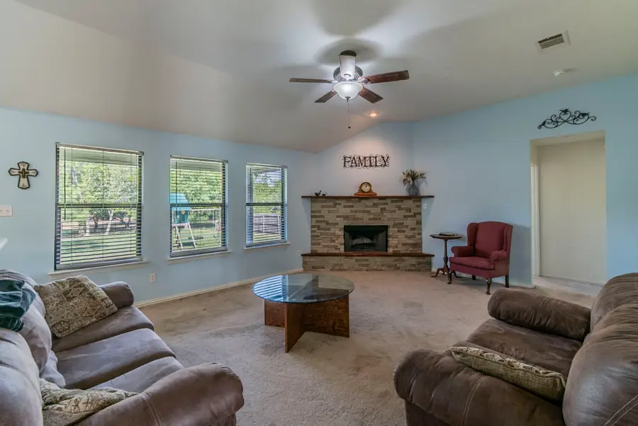 128 Chambers Creek Circle, Maypearl, TX 76064 - Image #2