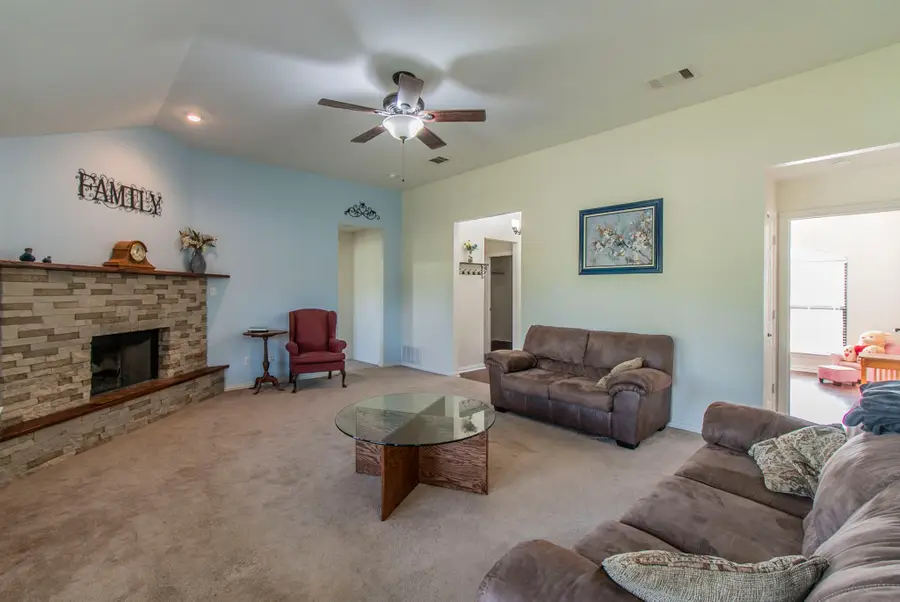 128 Chambers Creek Circle, Maypearl, TX 76064 - Image #3